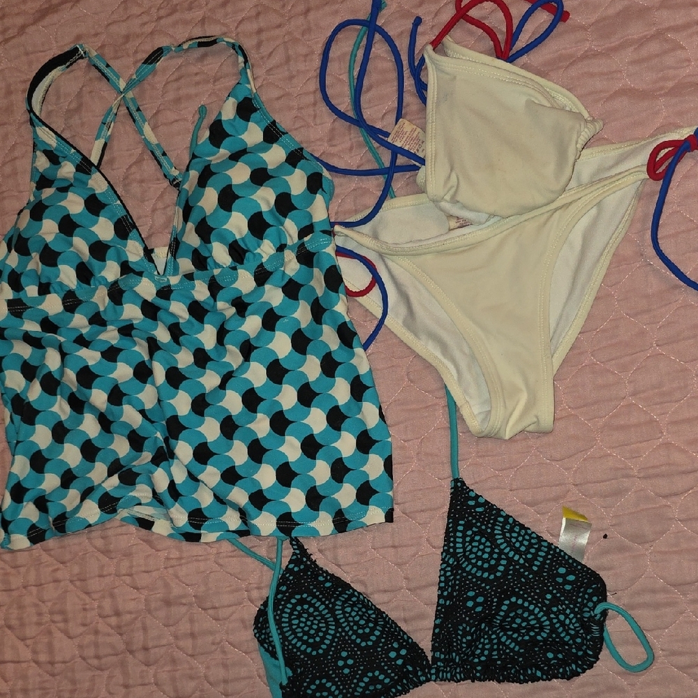 Stylish Blue and White Women's Swimwear Set